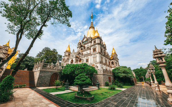 Chùa Thái Lan - Ghé thăm chốn linh thiêng ở TPHCM | Saigon Star Travel chua-thai-lan-ghe-tham-chon-linh-thieng-o-tphcm-2