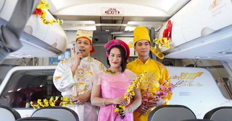 Kinh Nghiệm Du Lịch Tết Nguyên Đán 2024 Chi Tiết Nhất | Saigon Star Travel Không khí Tết ngập tràn trên máy bay