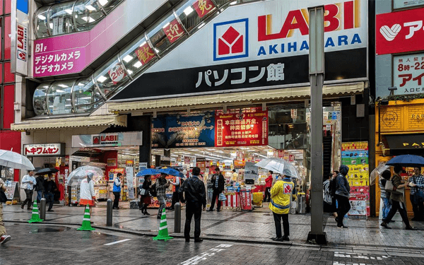 Đến Nhật Bản đừng quên ghé khu chợ điện tử Akihabara | Saigon Star Travel den-nhat-ban-dung-quen-ghe-khu-cho-dien-tu-akihabaraden-nhat-ban-dung-quen-ghe-khu-cho-dien-tu-akihabara-4