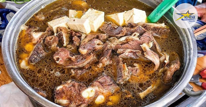 Lẩu Bò Ba Toa Quán Gỗ với topping siêu hấp dẫn