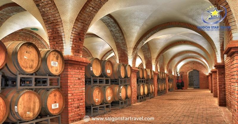 Vé Lâu Đài Rượu Vang | Saigon Star Travel lau dai ruou vang 2