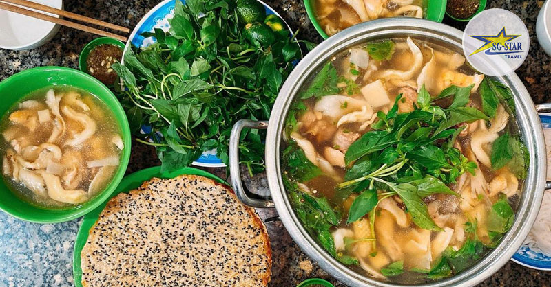 Lẩu lá é full topping tại Tao Ngộ bạn tuyệt đối đừng bỏ qua đà lạt tết 