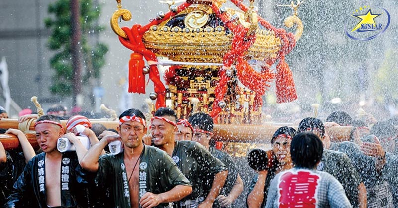 Top 8 Lễ Hội Mùa Thu Đặc Sắc Trên Thế Giới Mà Bạn Không Thể Bỏ Qua | Saigon Star Travel Lễ hội mùa thu Hachiman Matsuri Nhật Bản