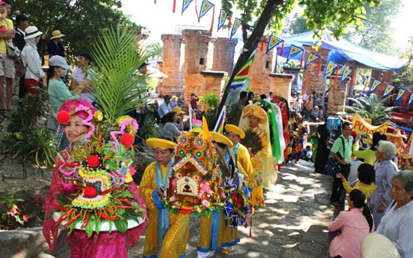 Bật mí những đặc sắc trong lễ hội Tháp Bà Ponagar Nha Trang 2023 | Saigon Star Travel le-hoi-thap-ba-ponagar-nha-trang-2019-sgs-5