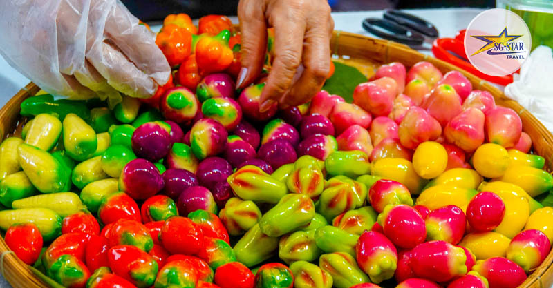 Mẹt bánh đậu xanh được các nghệ nhân trong lễ hội thực hiện Mẹt bánh đậu xanh được các nghệ nhân trong lễ hội thực hiện