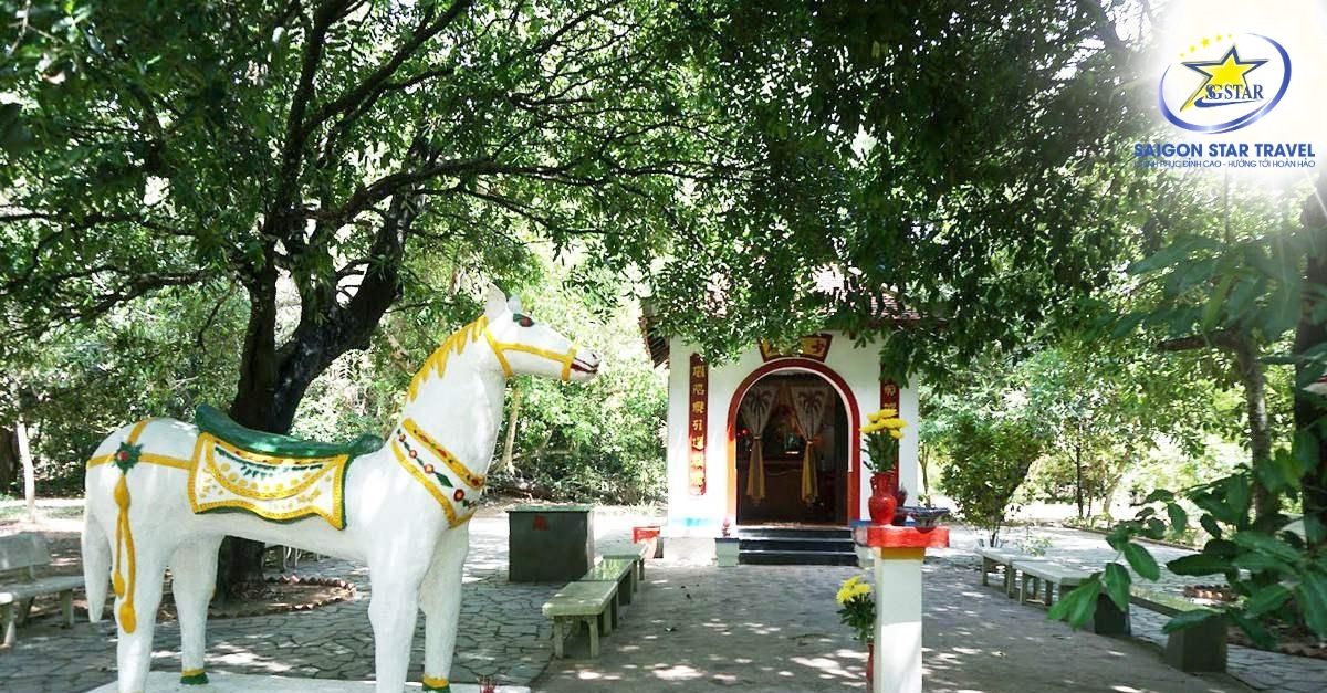 Miếu Cậu Hoàng tử Cải Côn Đảo tại khu Cỏ Ống