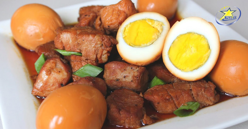 Thịt kho nước dừa (Thịt kho hột vịt)
