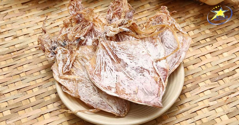 Tổng Hợp Các Món Nhậu Ngày Tết Dễ Làm, Ăn Là Ghiền! | Saigon Star Travel Khô mực là một trong những món nhậu đơn giản ngày Tết cho những ngày bận rộn tiếp khách