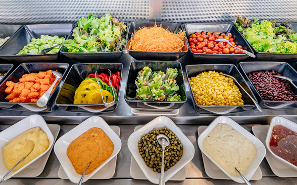 Thưởng thức Buffet trái cây tại tầng 18