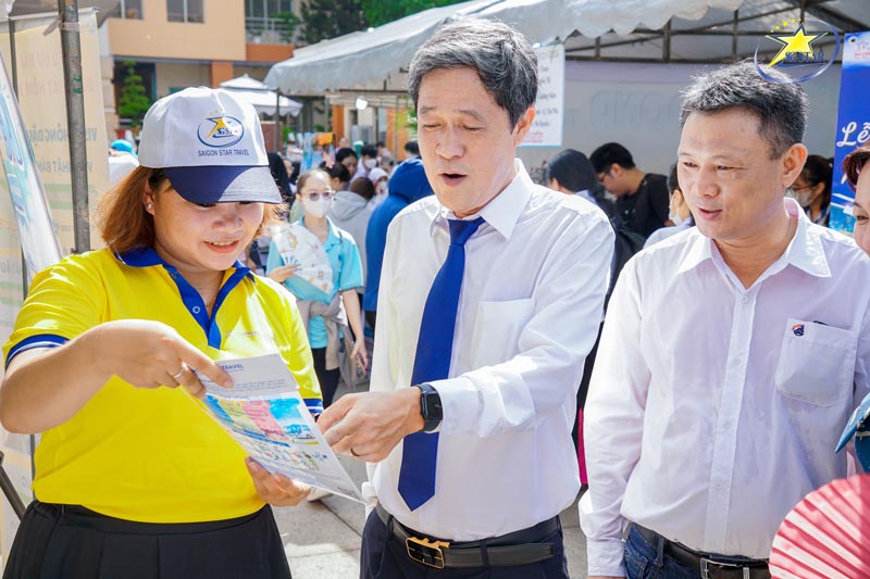 Saigon Star Travel tham dự Ngày Hội Văn hoá - Du lịch - Ẩm thực Quận Tân Phú Lần 2 năm 2024 | Saigon Star Travel ngay hoi vh dl at quan tan phu lan 2 2024 lanh dao quan tham quan gian hang