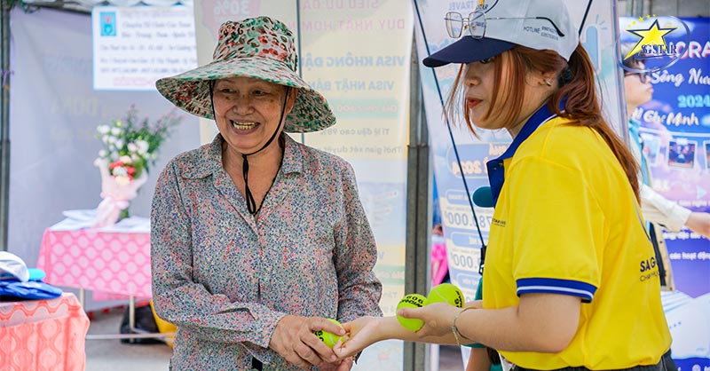 Saigon Star Travel tham dự Ngày Hội Văn hoá - Du lịch - Ẩm thực Quận Tân Phú Lần 2 năm 2024 | Saigon Star Travel ngay hoi vh dl at quan tan phu lan 2 2024 tham gia mini game tai gian hang saigon star 2