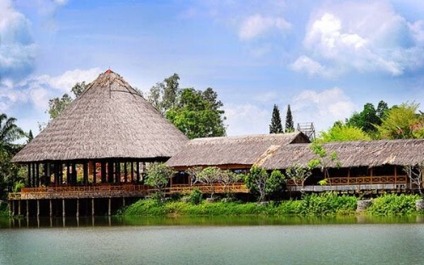 ngo ngang truoc cac khu du lich cu chi ho chi minh 7