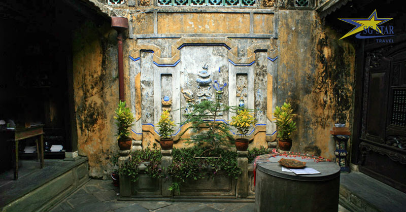 Nhà Cổ Tấn Ký Hội An – nơi lưu giữ báu vật quốc gia | Saigon Star Travel Không gian giếng trời cung cấp không khí và ánh sáng cho căn nhà.