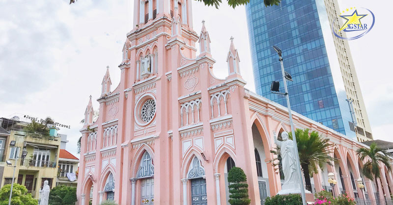 30+ địa điểm du lịch Đà Nẵng không thể bỏ qua | Saigon Star Travel Nhà thờ Con Gà Đà Nẵng với lối kiến trúc châu Âu