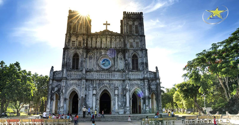 7 địa điểm không thể bỏ qua khi du lịch Quy Nhơn Phú Yên dịp lễ 30/4 | Saigon Star Travel Nhà thờ Mằng Lăng với kiến trúc Gothic châu Âu tuyệt đẹp