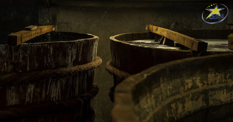 Top 4 Nhà Thùng Nước Mắm Phú Quốc Nổi Tiếng Mua Về Làm Quà | Saigon Star Travel Nghề làm nước mắm riêng tại Phú Quốc đã có hơn 200 năm tuổi đời