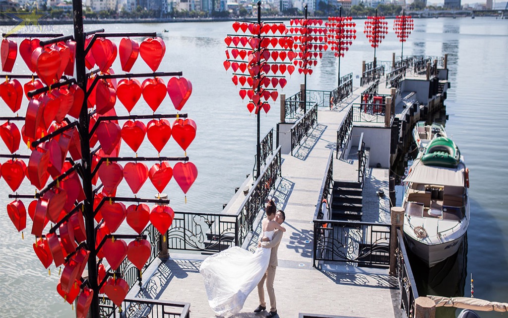 Các địa điểm check in, sống ảo cực đẹp tại Đà Nẵng | Saigon Star Travel Cùng “nàng” check in tại cầu Tình Yêu