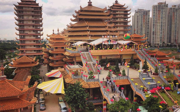 Pháp viện Minh Đăng Quang- Đóa hoa trang nghiêm giữa lòng Sài Gòn | Saigon Star Travel phap-vien-minh-dang-quang-sai-gon-2