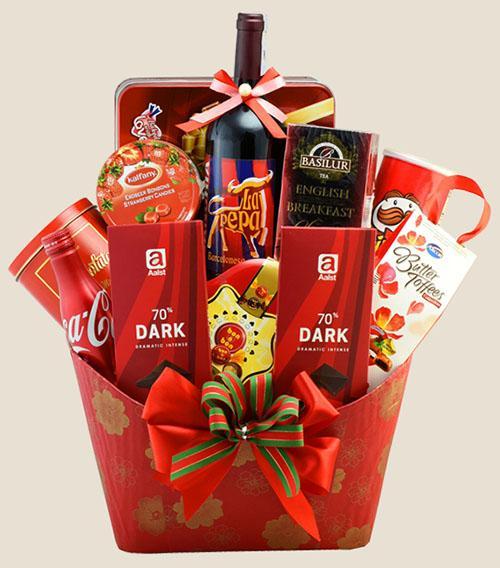 Mua sắm dịp Tết 2025 tiết kiệm cho gia đình khi đi du lịch | Saigon Star Travel Đóng gói quà mua sắm dịpTết