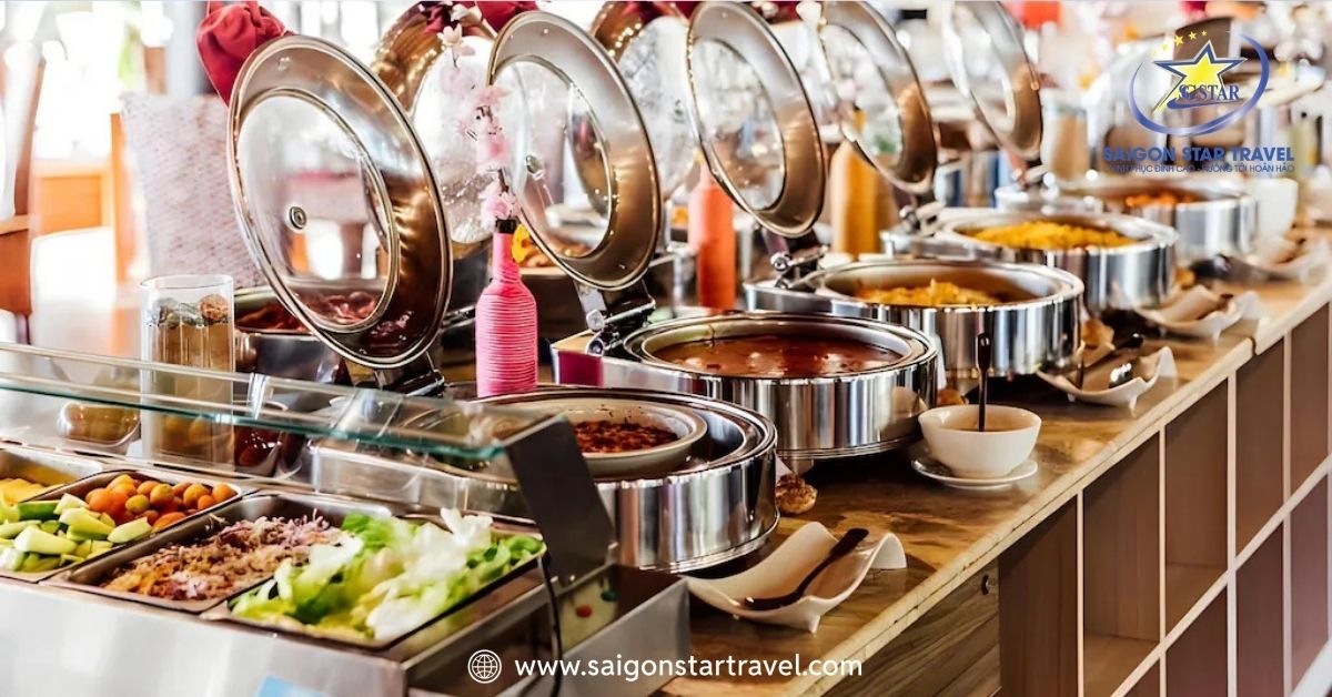 Tận hưởng các món Á – Âu tại quầy buffet