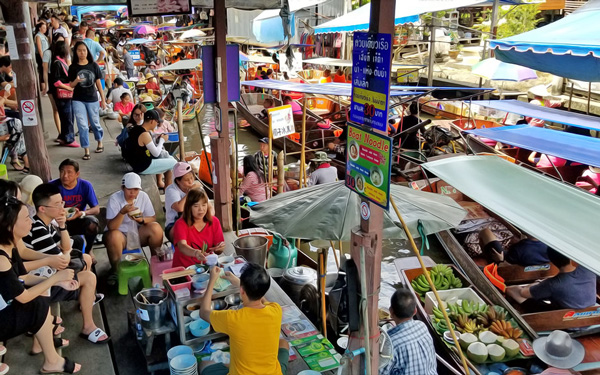 Sự tấp nập tại Chợ nổi Damnoen Saduak