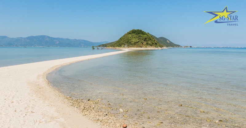 Con đường trên biển ở Đảo Điệp Sơn 
