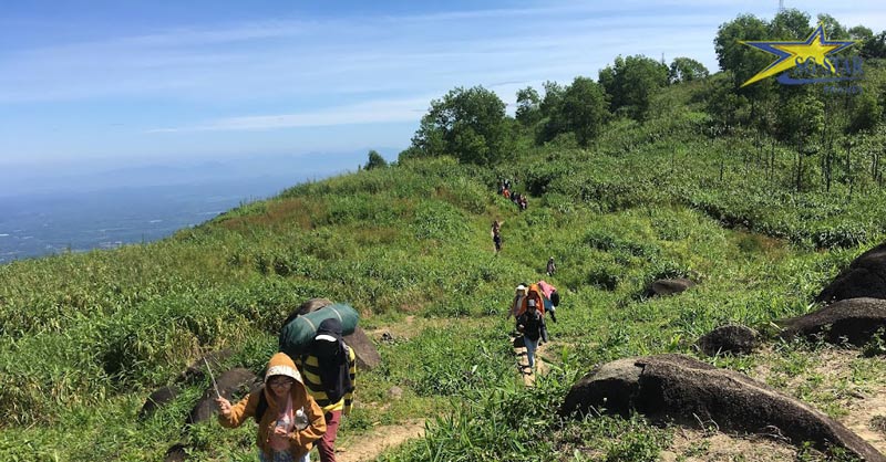 Núi Chứa Chan Gia Lào - Chinh phục Nóc nhà của Đồng Nai | Saigon Star Travel Đường lên Núi Chứa Chan Chùa Gia Lào