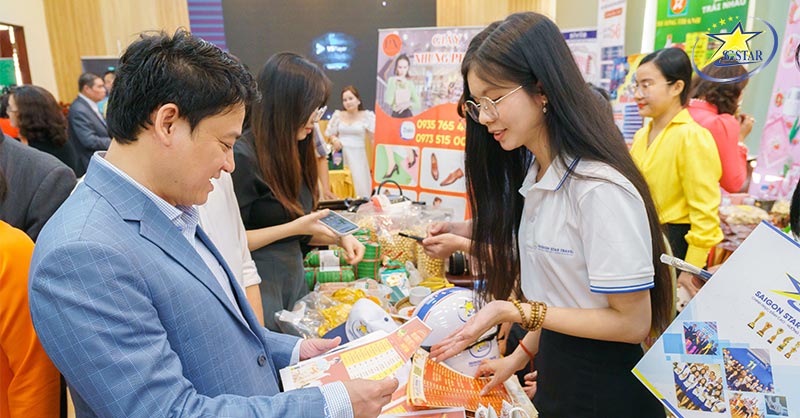 Saigon Star Travel tham dự Sự kiện ra mắt CLB Doanh nhân & Nghệ sĩ yêu Nghệ thuật | Saigon Star Travel saigon star tham du su kien ra mat clb doanh nhan va nghe si yeu nghe thuat 6