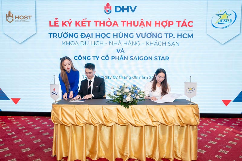 Công ty Saigon Star ký kết hợp tác với Trường Đại học Hùng Vương TP.HCM | Saigon Star Travel saigon star travel ky ket hop tac voi dh hung vuong tphcm 2