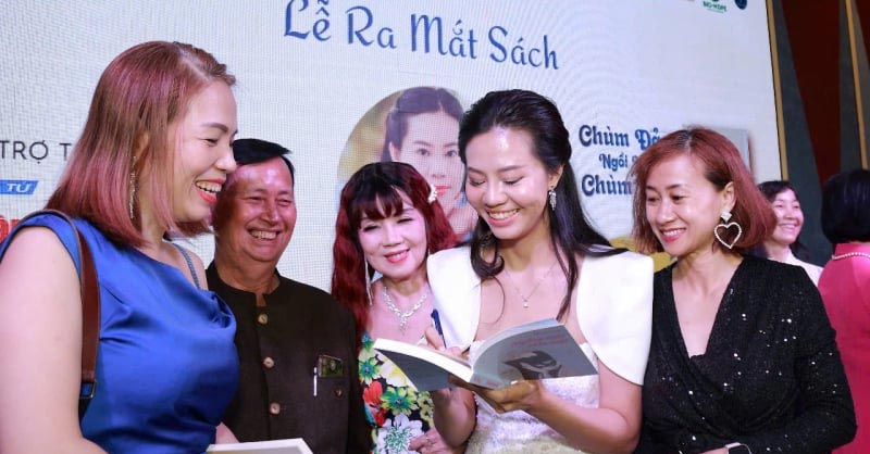 Saigon Star Travel tại Sự kiện ra mắt tác phẩm của Nhà văn Mị Dung | Saigon Star Travel saigon star travel tai su kien ra mat tac pham cua nha van mi dung 3