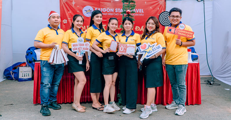 Saigon Star Travel tung ưu đãi hấp dẫn tại hội chợ âm nhạc Đức Hòa Long An | Saigon Star Travel Tập thể nhân viên đại diện công ty đến tham dự và quảng bá sản phẩm tại lễ hội