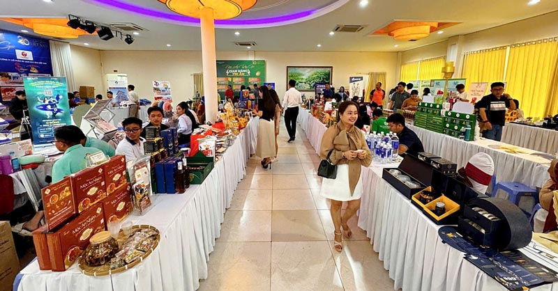 Saigon Star tham dự sự kiện Kỷ niệm 20 năm Ngày Doanh nhân VN cùng Hội Doanh nghiệp Quận 3 | Saigon Star Travel SGS tham du su kien hoi cho doanh nghiep quan 3 8