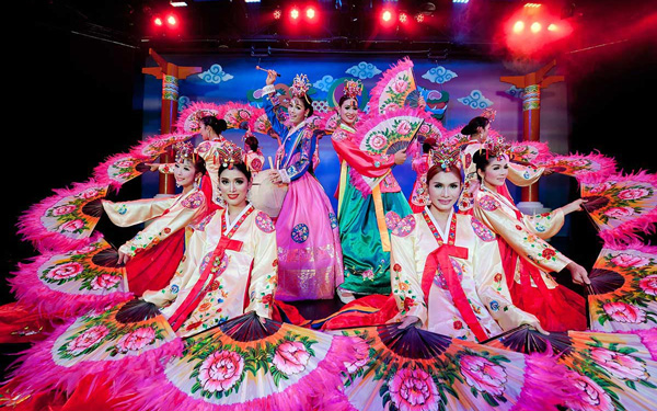 Show APHRODITE CABARET - Show diễn của những nữ thần | Saigon Star Travel Show Aphrodite Cabaret với đa dạng văn hóa được thể hiện bởi các vũ công và diễn viên