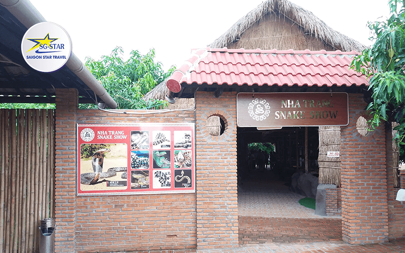 Nha Trang Snake Show địa điểm thú vị không thể bỏ qua | Saigon Star Travel snack-show-nha-trang-1