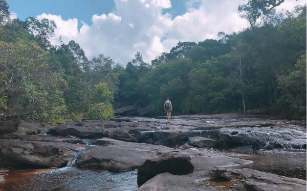 Khám phá vẻ đẹp tựa tiên cảnh của Suối Đá Bàn Phú Quốc | Saigon Star Travel suoi-da-ban-phu-quoc-002 (1)