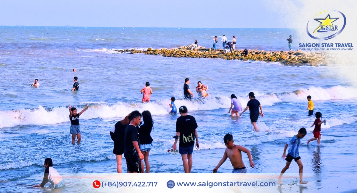 Tắm biển - Tour du lịch Cần Giờ