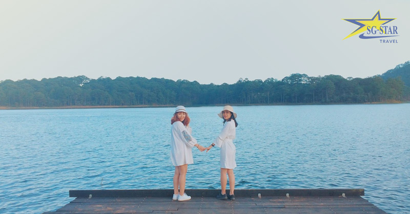 Tour Đà Lạt 1 ngày Langbiang - Huyền thoại thành phố sương mù | Saigon Star Travel Ngắm cảnh sắc mây trời ở Hồ Tuyền Lâm Đà Lạt