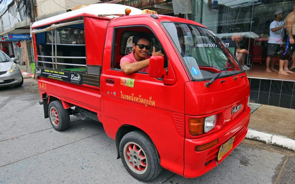 Tham quan Laem Promthep View Point - nơi ngắm hoàng hôn đẹp nhất Thái Lan | Saigon Star Travel Không giống như tuk tuk tại Bangkok, ở đây tuk tuk được chuyển đổi thành một dạng taxi