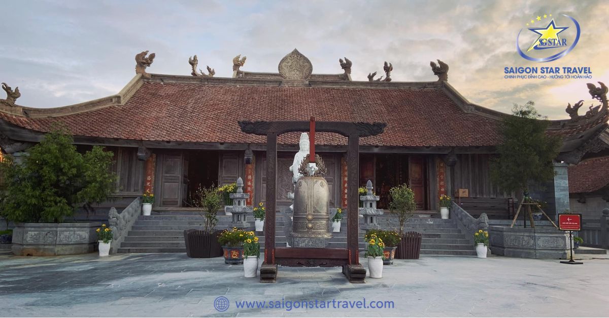 Bạn sẽ được hòa mình vào cảnh sắc linh thiêng tại Bích Vân Thiền Tự