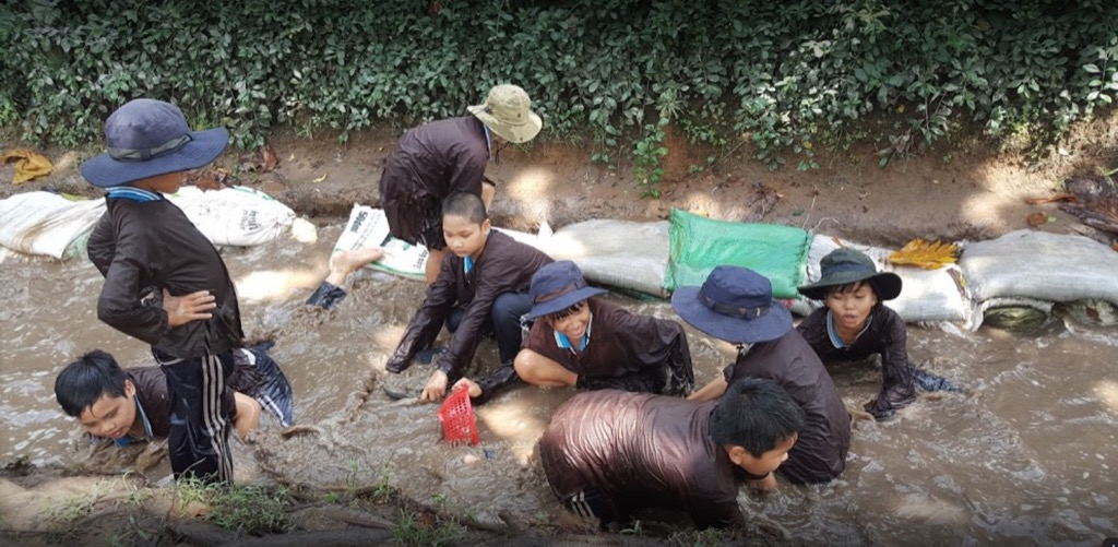 Tour Học Tập Dã Ngoại 1 Ngày tại Nông Trại Tree - Bình Dương | Saigon Star Travel Hội thi bắt cá - Tour Học Tập Dã Ngoại 1 Ngày tại Nông Trại Tree - Bình Dương