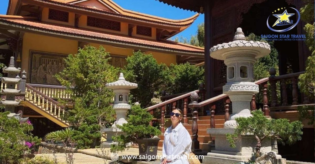 Tham quan tại Thiền viện Trúc Lâm