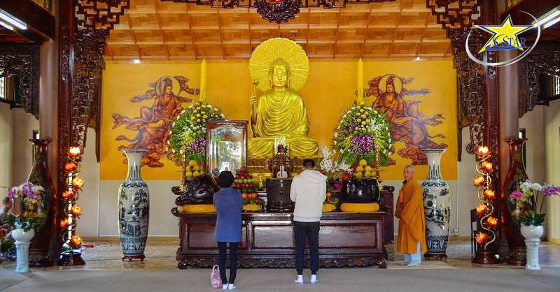 Khu vực chính điện của chùa Thiền Viện Trúc Lâm