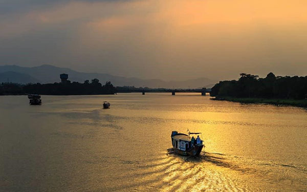 Thuyết minh về danh lam thắng cảnh sông Hương Huế | Saigon Star Travel thuyet-minh-ve-danh-lam-thang-canh-song-huong-hue-2