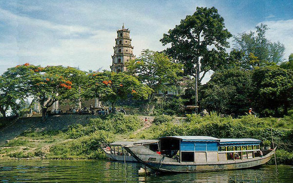 thuyet-minh-ve-danh-lam-thang-canh-song-huong-hue-4