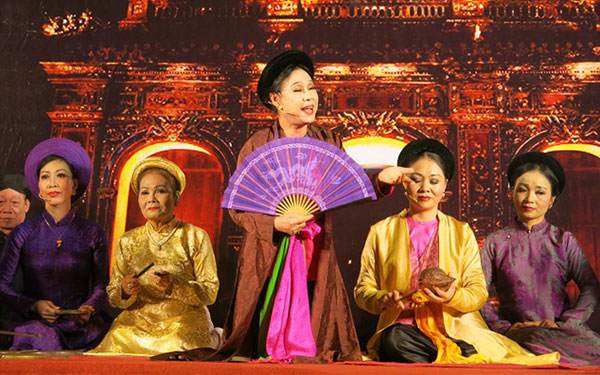 thuyet-minh-ve-danh-lam-thang-canh-song-huong-hue-5