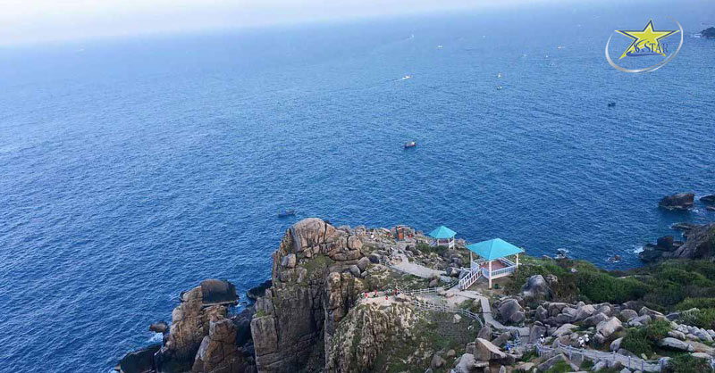 7 địa điểm không thể bỏ qua khi du lịch Quy Nhơn Phú Yên dịp lễ 30/4 | Saigon Star Travel Khung cảnh ngắm biển tuyệt đẹp tại KDL Ghềnh Ráng - Tiên Sa