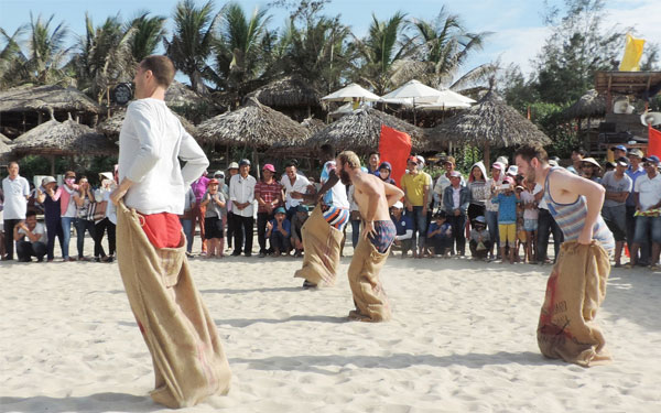 top-5-tro-choi-team-building-bai-bien-hap-dan-va-thu-vi-2