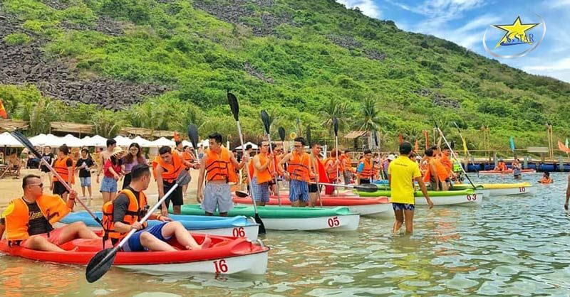 Tham gia vào các hoạt động trên biển tại đảo Robinson