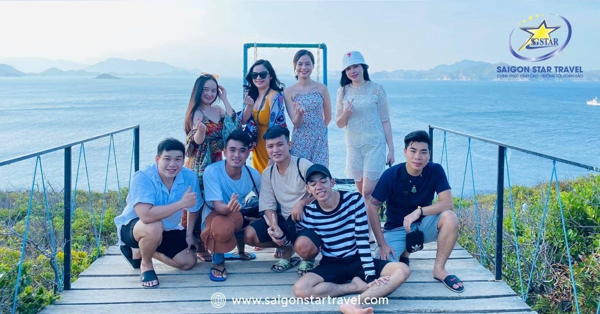 Hội bạn thân check-in cực "chill" ven biển