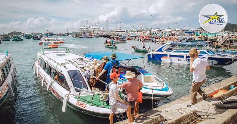 Du khách sẽ di chuyển từ cảng An Thới để bắt đầu chuyến hành trình Du khách sẽ di chuyển từ cảng An Thới để bắt đầu chuyến hành trình